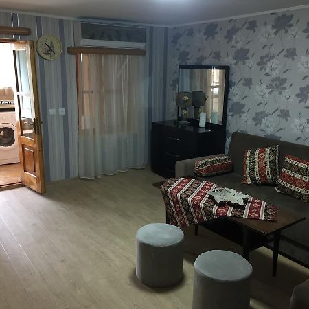 Old Yard Guest House 第比利斯 外观 照片