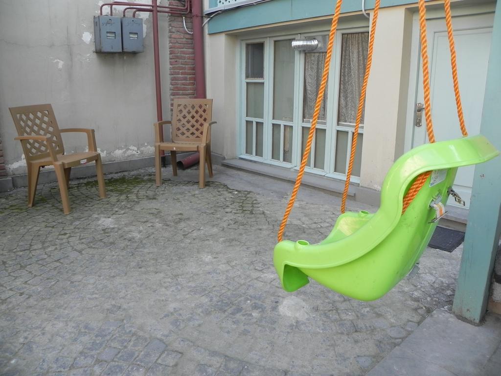 Old Yard Guest House 第比利斯 外观 照片