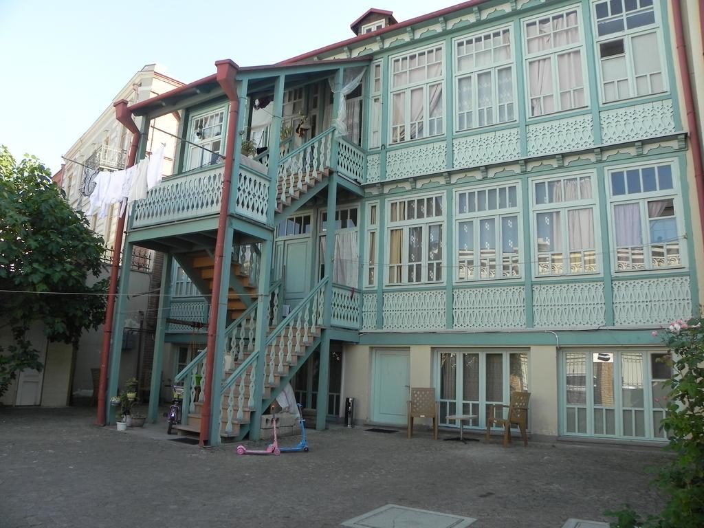 Old Yard Guest House 第比利斯 外观 照片