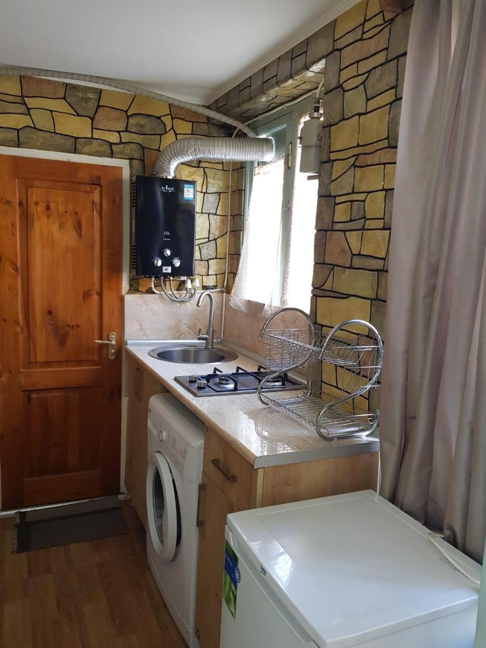 Old Yard Guest House 第比利斯 外观 照片